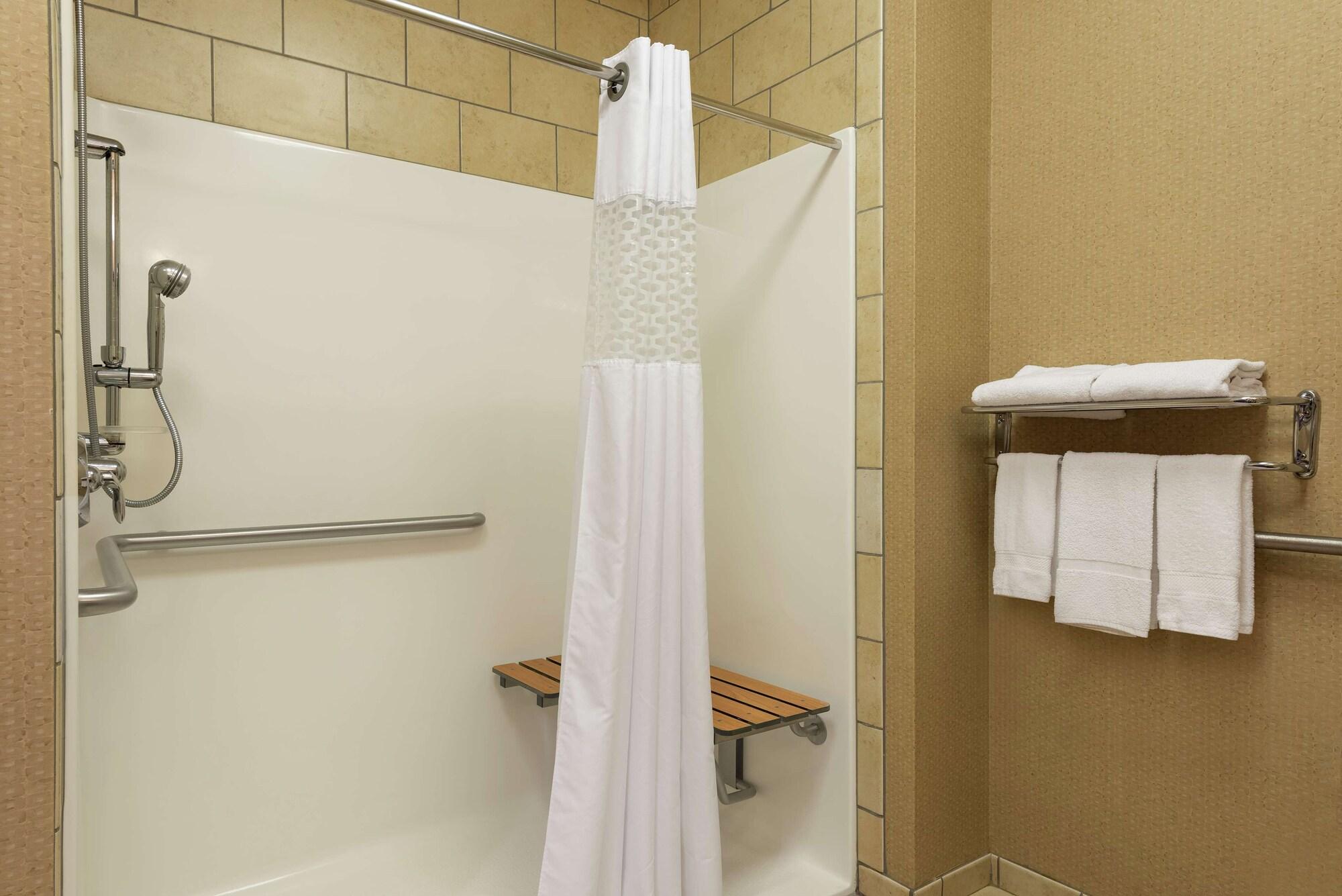 Hampton Inn Уорсо Экстерьер фото