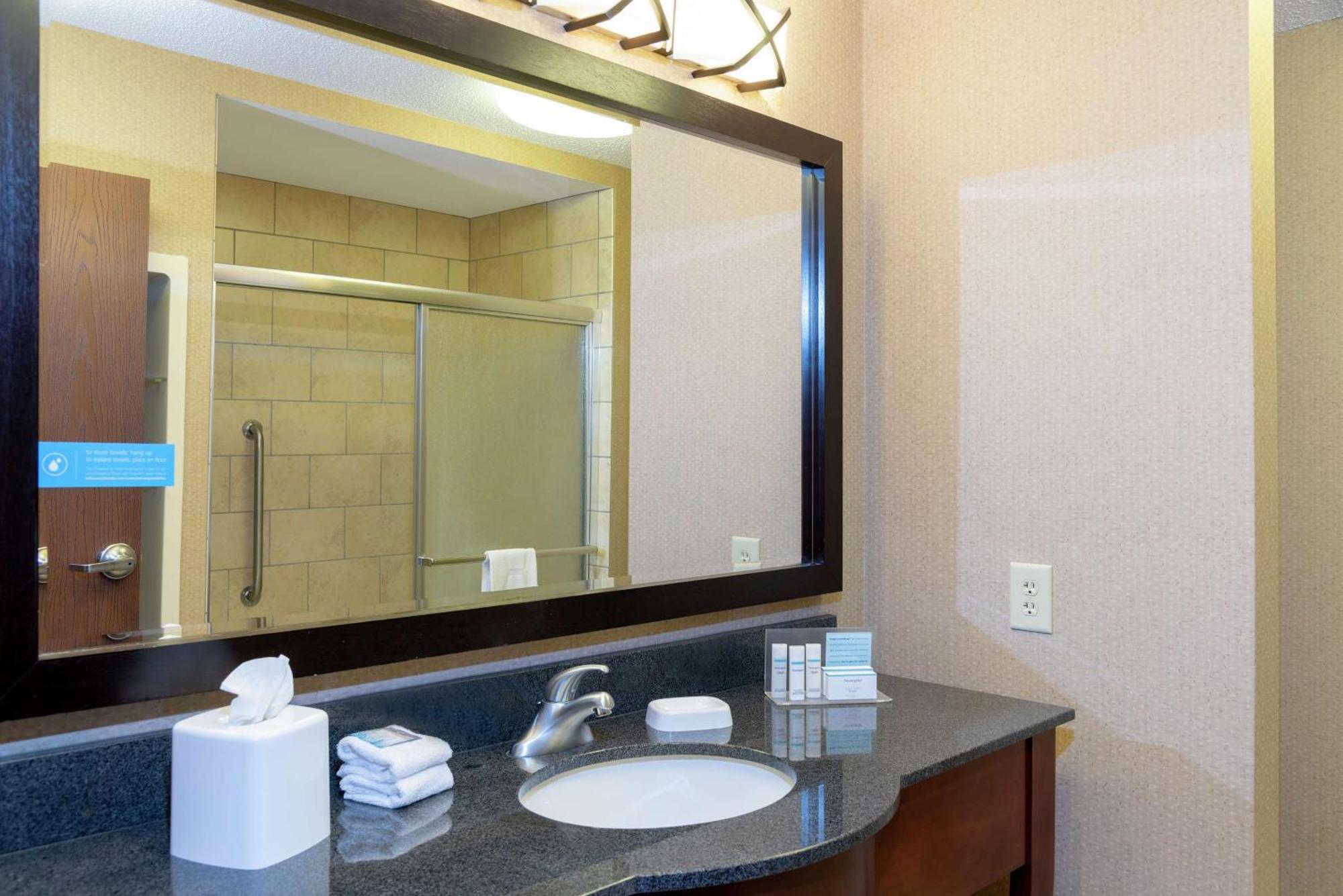 Hampton Inn Уорсо Экстерьер фото