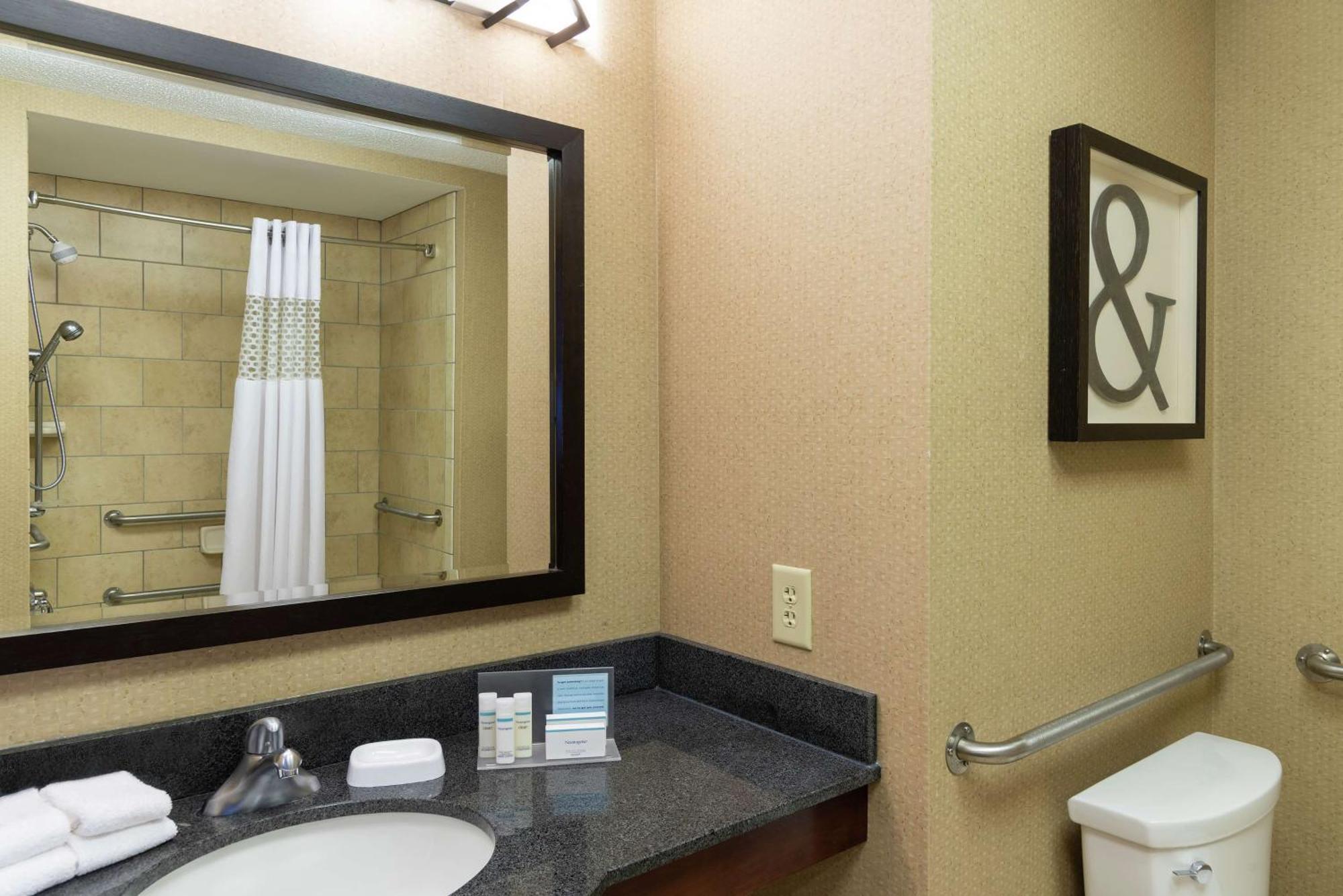 Hampton Inn Уорсо Экстерьер фото