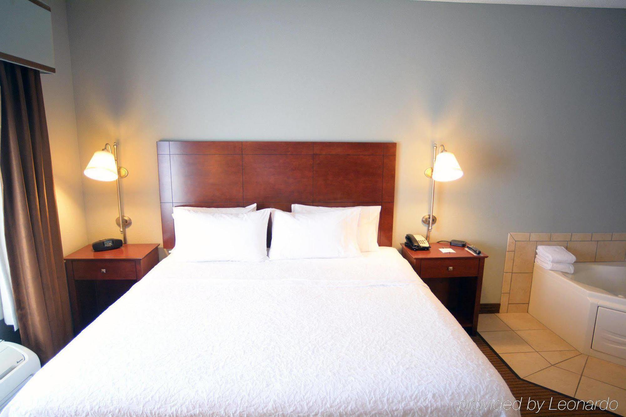 Hampton Inn Уорсо Экстерьер фото
